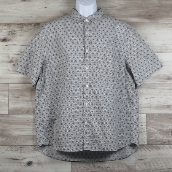 Old Navy* Men's Short Sleeve Button Down Curved Hem Chest Pocket Shirt~ Size XXL - Picture 1 of 10